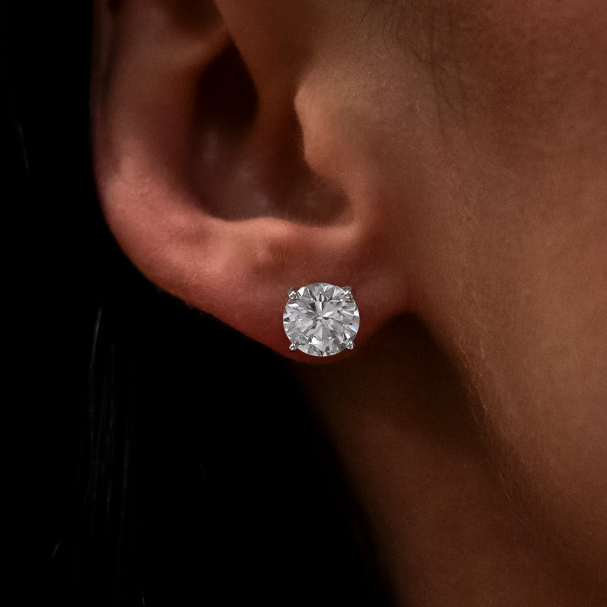 8mm Round Cut Diamond Stud Earrings in White Gold