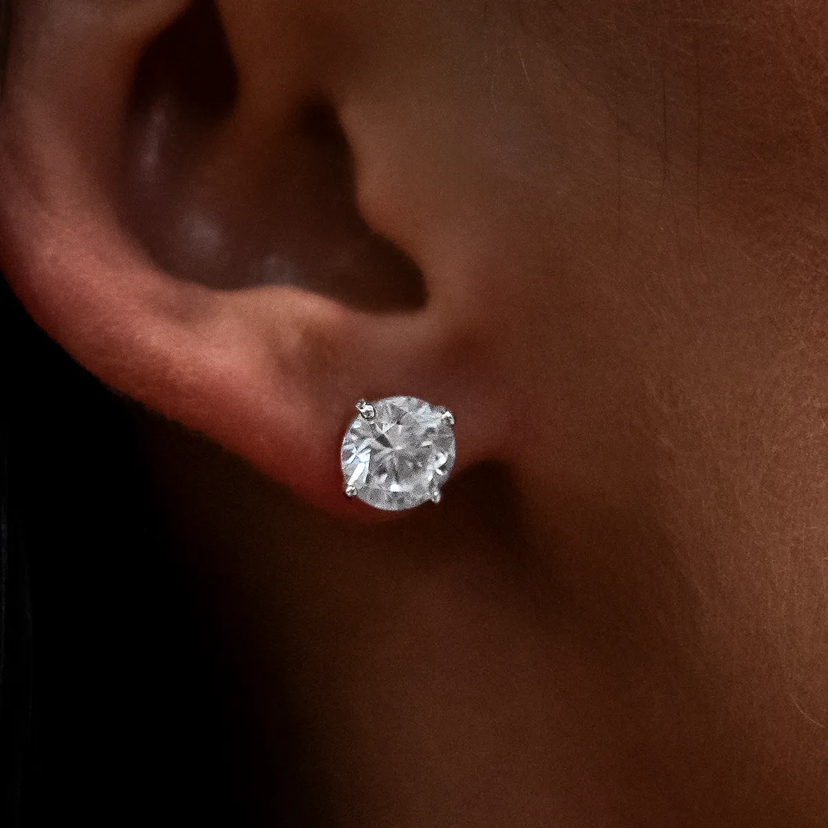 8mm Round Cut Diamond Stud Earrings in White Gold