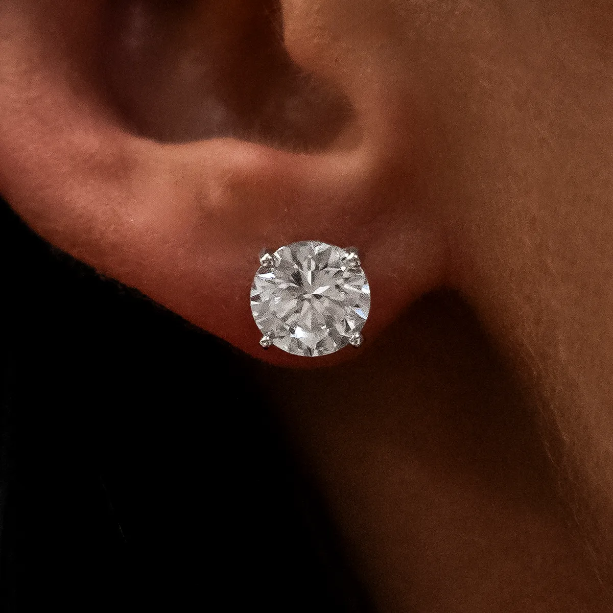 8mm Round Cut Diamond Stud Earrings in White Gold