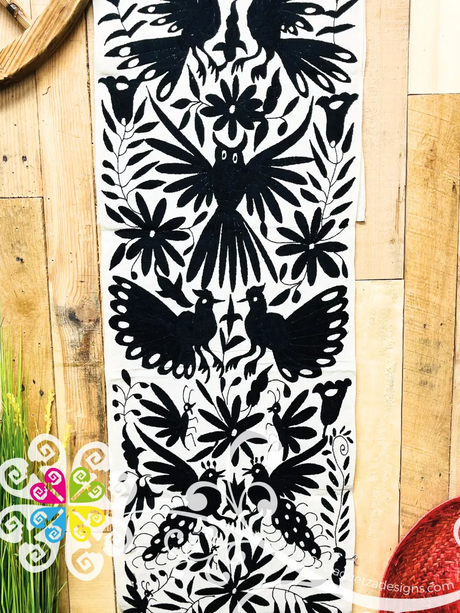 Black Large Solid Color Otomi Table Runner - Camino de Tenango