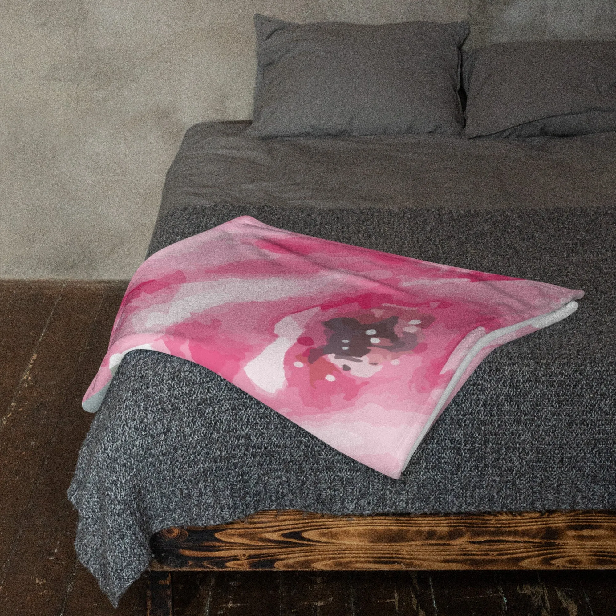 Bold Floral Pattern Fleece Throw Blanket