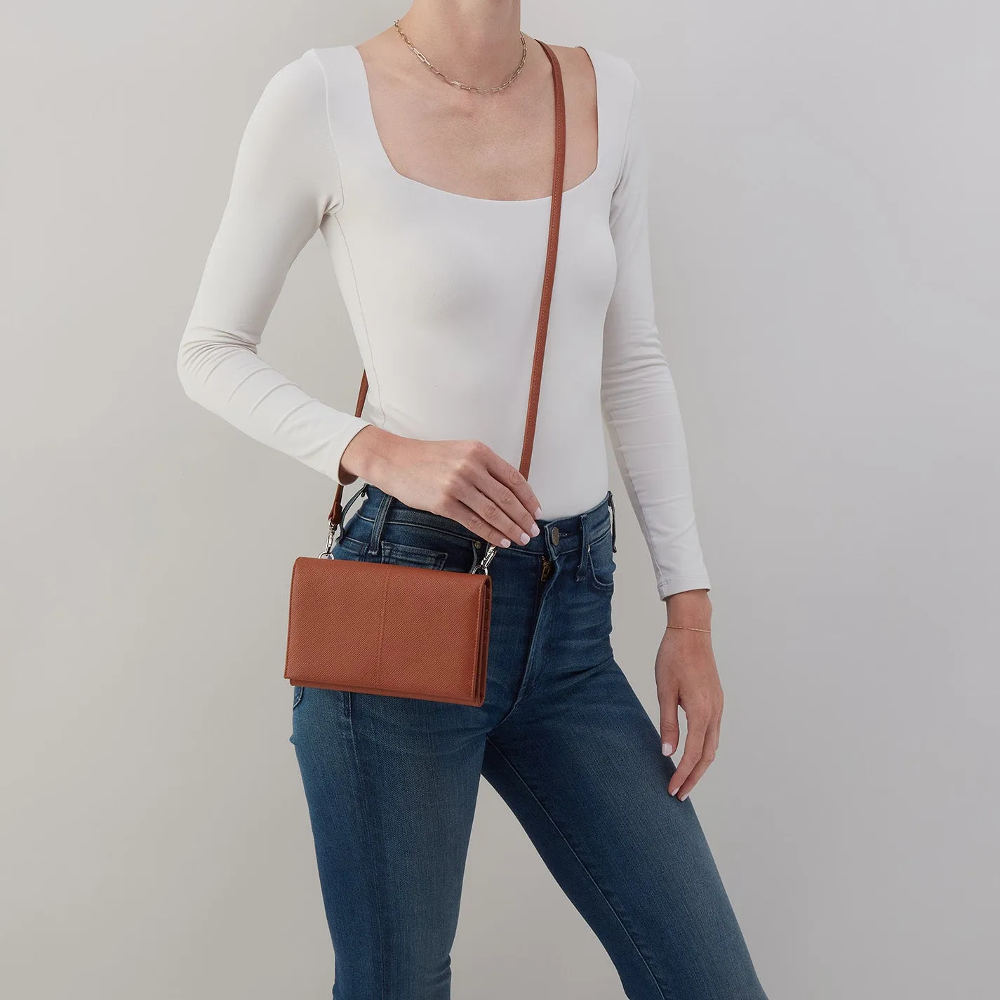 Essential Wallet Crossbody In Soft Saffiano Leather - Lion