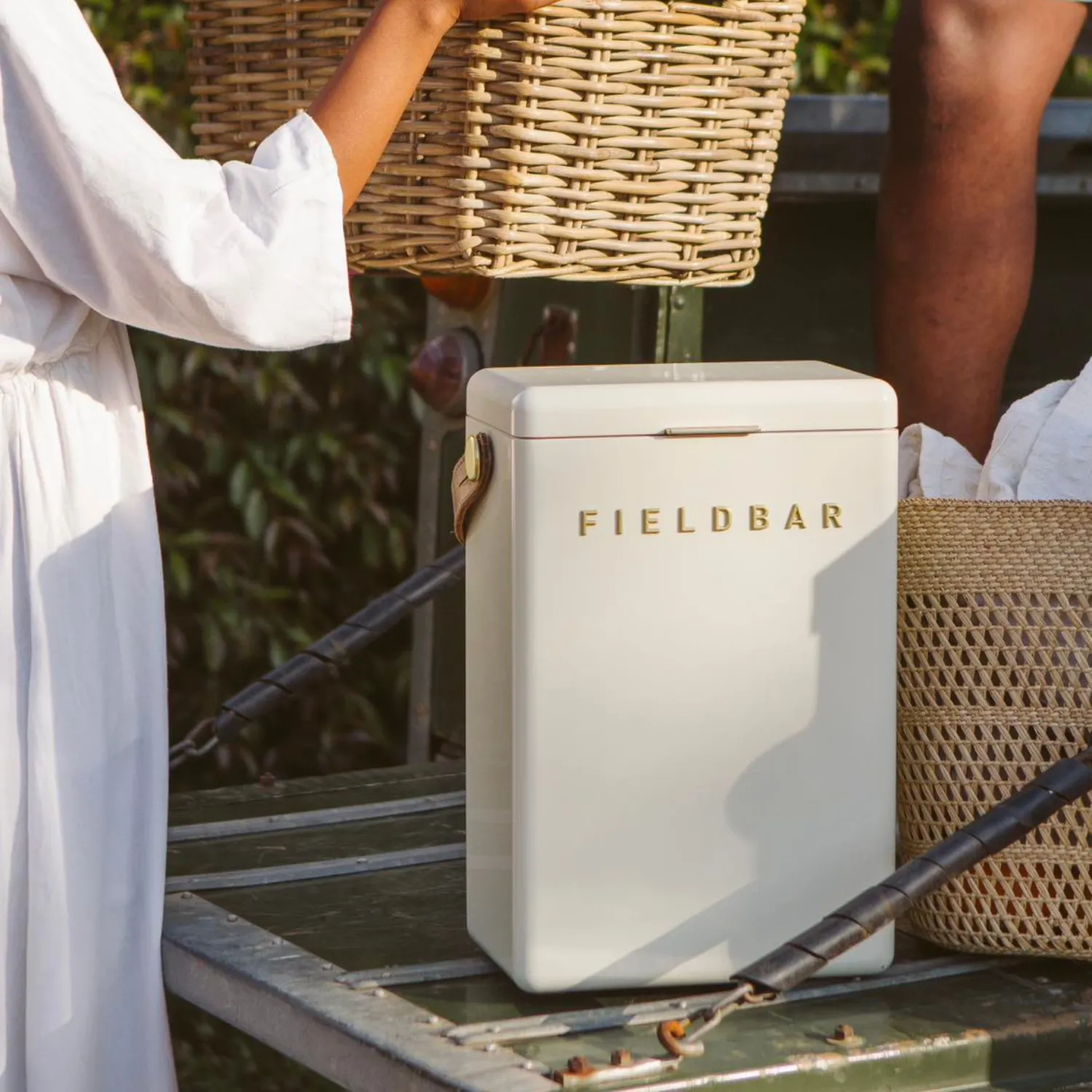 Fieldbar Drinks Box 10L Cooler - Safari White