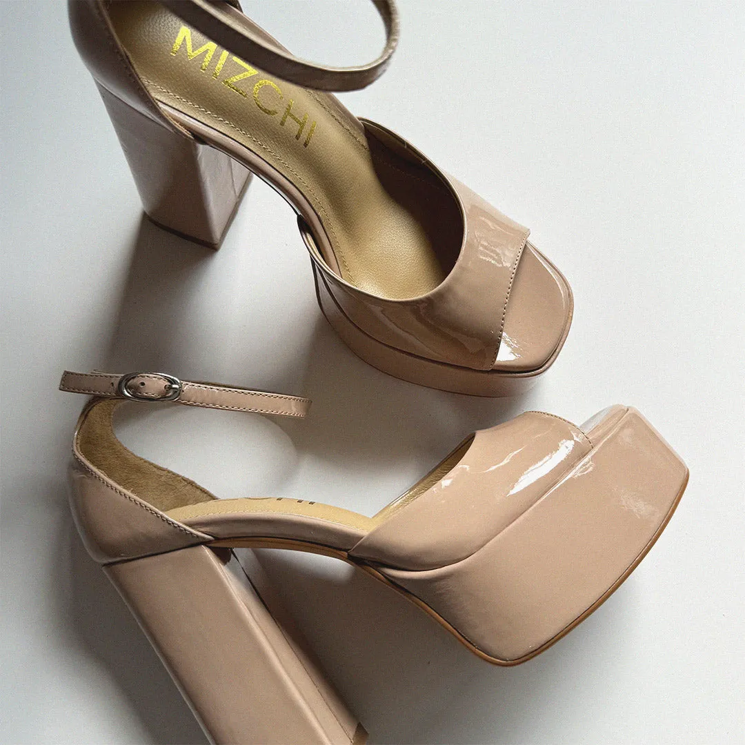 *LAURANCE - beige patent platform