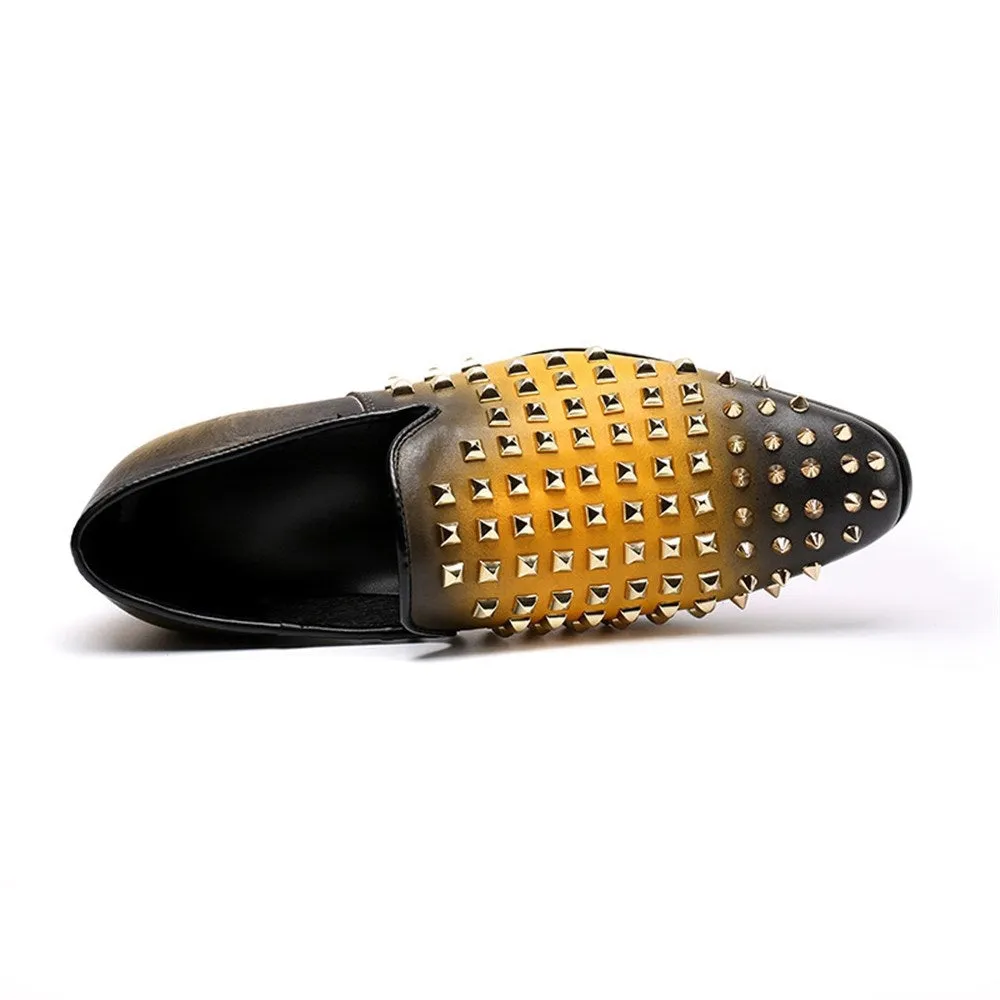 Men Rivet Decoration Loafer